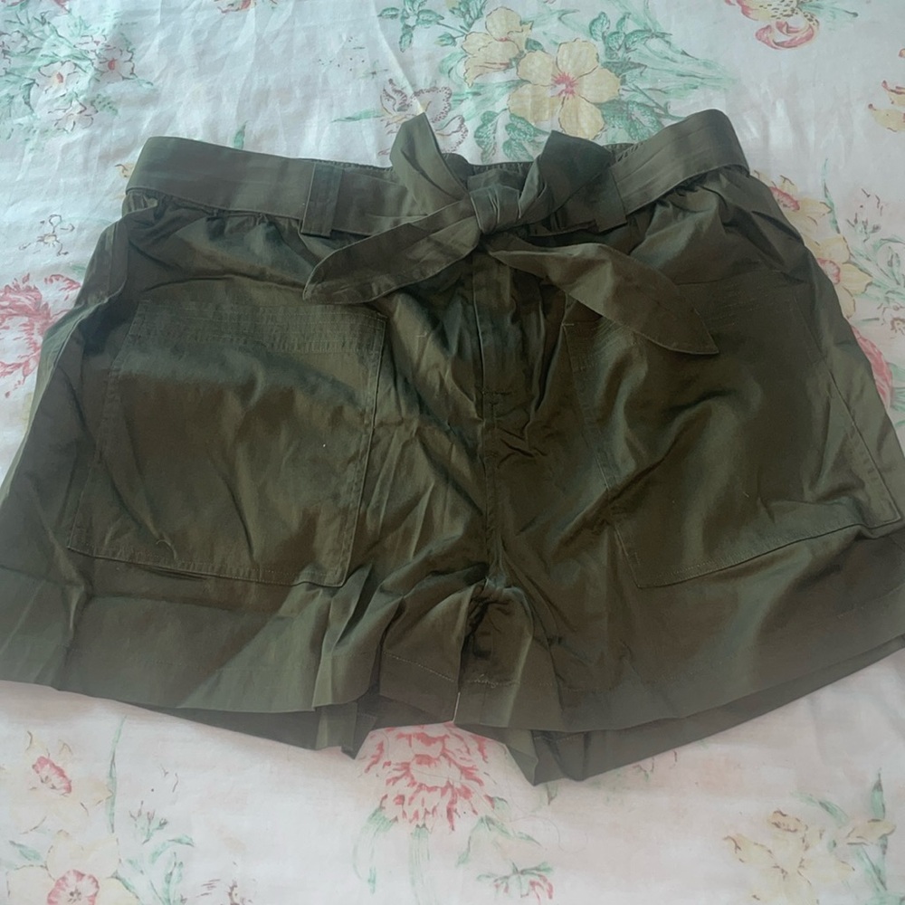 Brand new Johnny was army green shorts. 98% cotton measurements in photos.